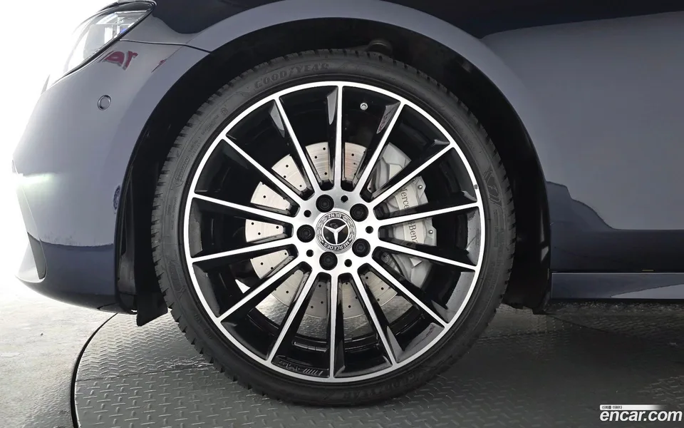 Mercedes-Benz E-Class E350 4MATIC AMG Line 2023 — миниатюра 5