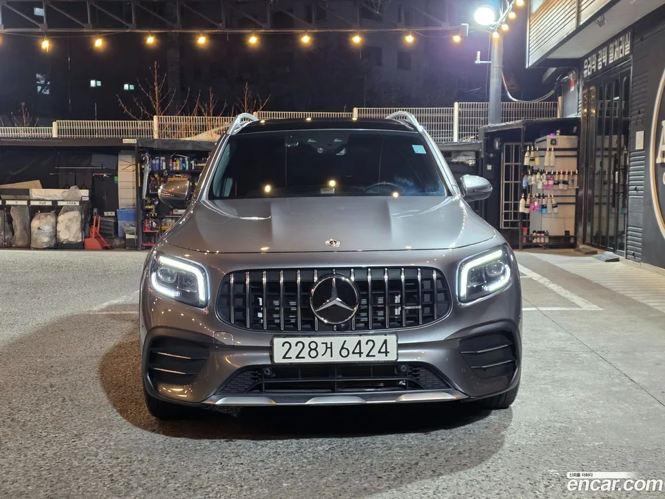 Mercedes-Benz GLB-Class AMG GLB35 4MATIC 2023 — миниатюра 3