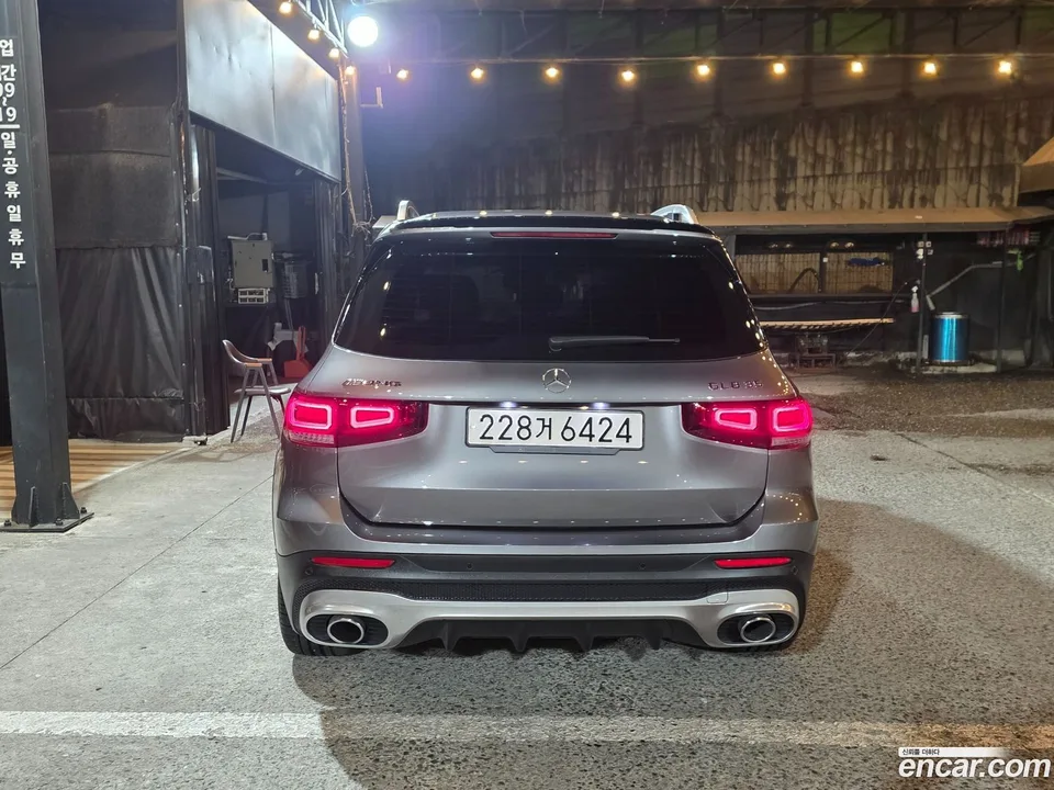 Mercedes-Benz GLB-Class AMG GLB35 4MATIC 2023 — миниатюра 4
