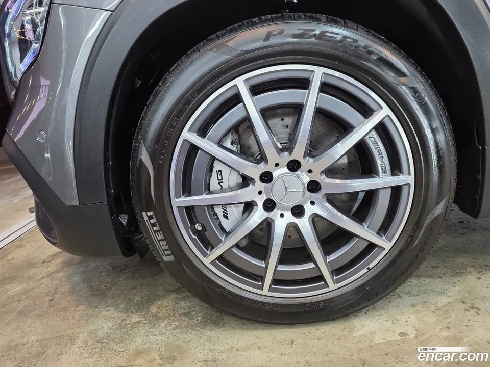 Mercedes-Benz GLB-Class AMG GLB35 4MATIC 2023 — миниатюра 5