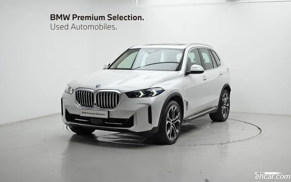 BMW X5 xDrive 50e xLine 2025 — фото 1, купить с доставкой в Москву