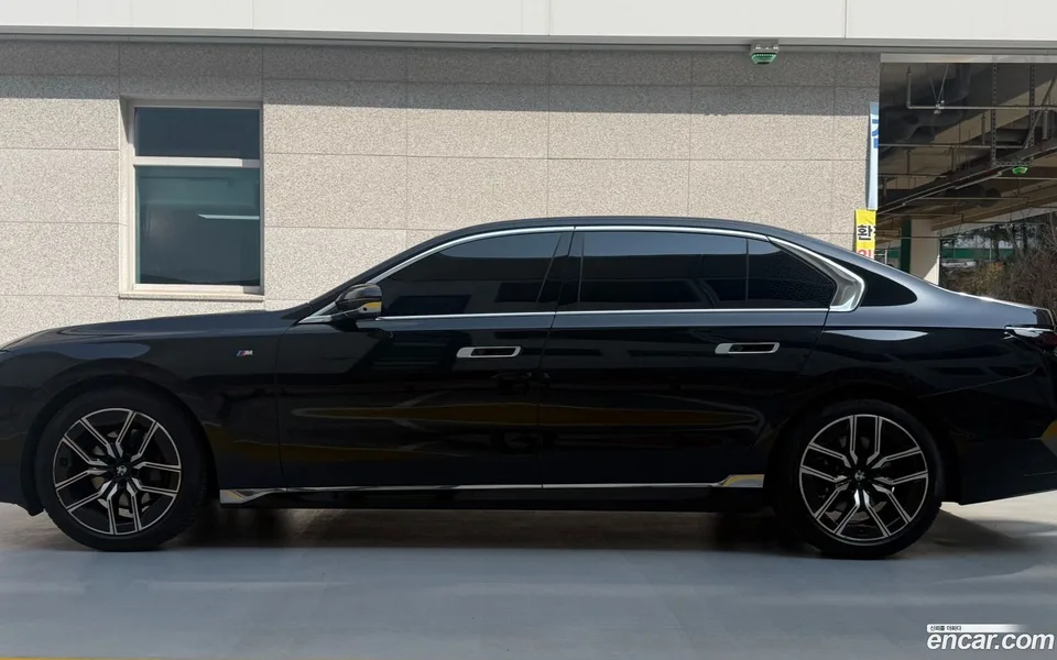 BMW 7 Series 740d xDrive M 2024 — миниатюра 2
