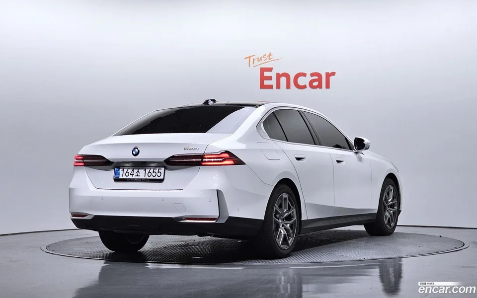 BMW 5 Series 520i 2025 — миниатюра 2