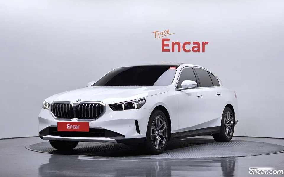 BMW 5 Series 520i 2025 — фото 1, купить с доставкой в Москву