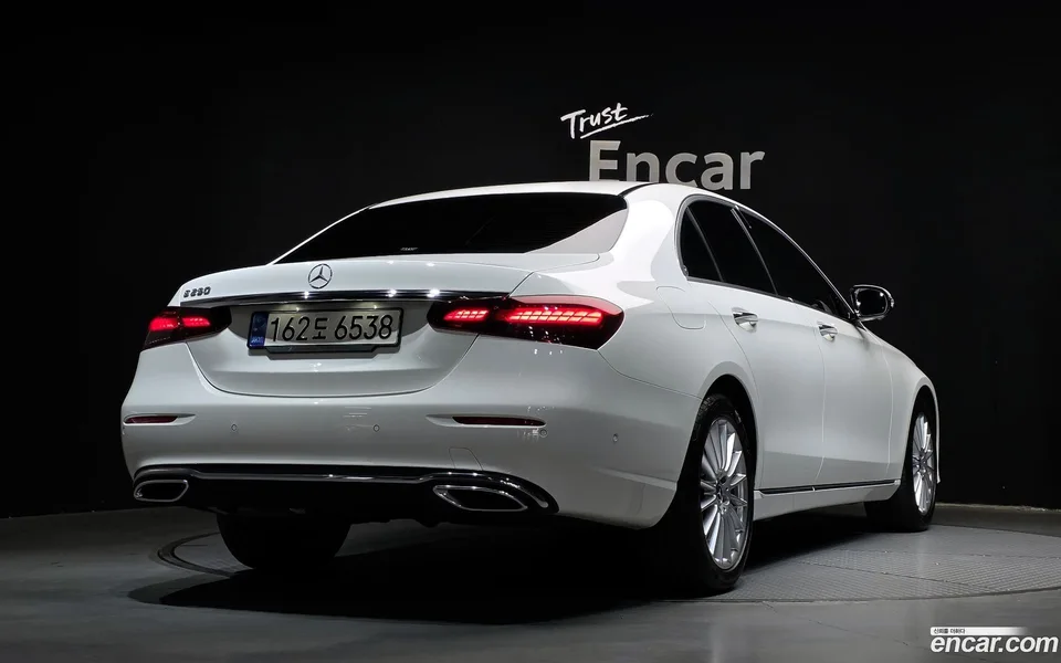 Mercedes-Benz E-Class E250 2022 — миниатюра 2