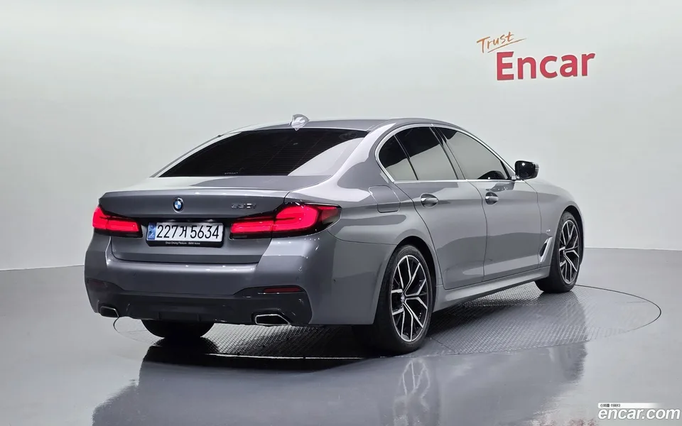 BMW 5 Series 530i M 2023 — миниатюра 2
