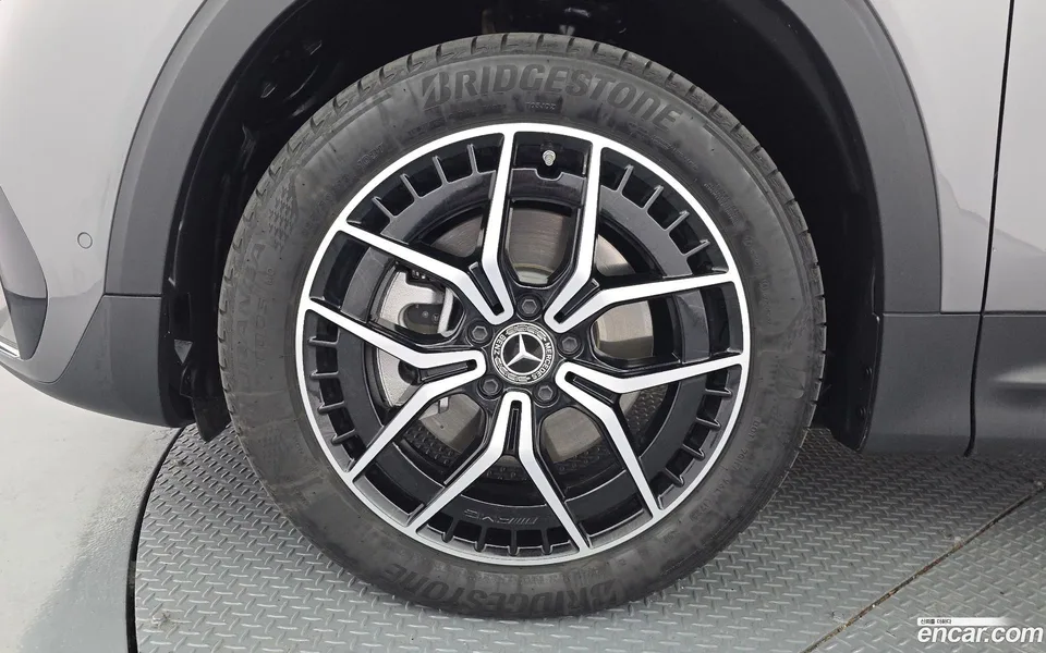Mercedes-Benz EQB EQB300 4MATIC AMG 2023 — миниатюра 5