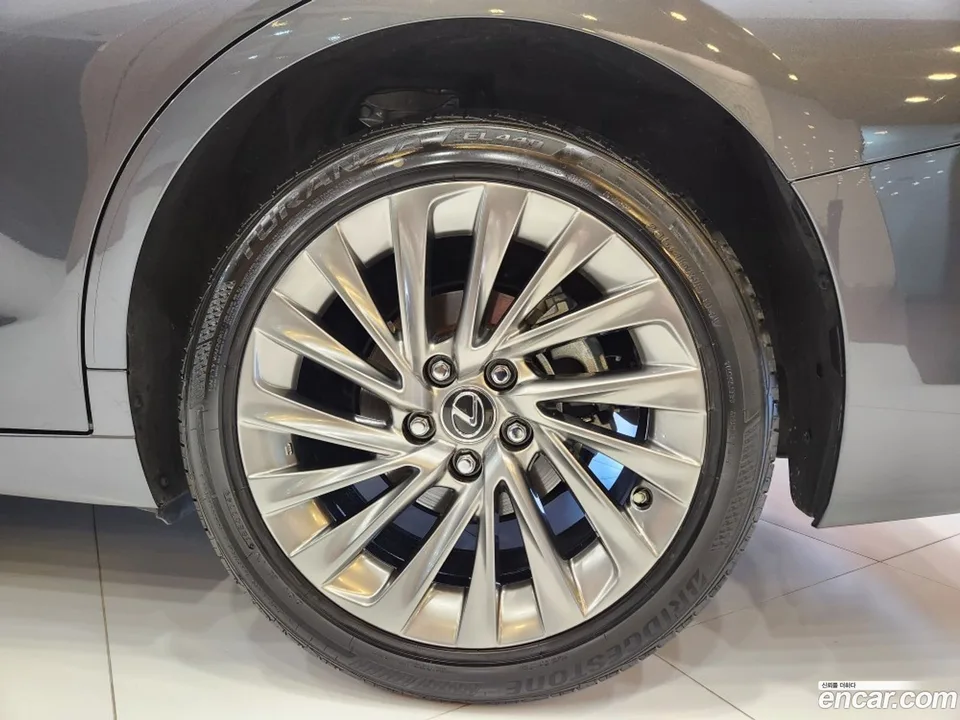 Lexus ES 300h 2024 — миниатюра 5