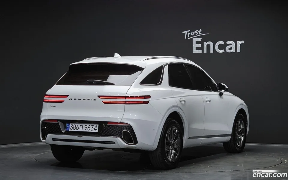 Genesis GV70 2.5T 2WD 2022 — миниатюра 2
