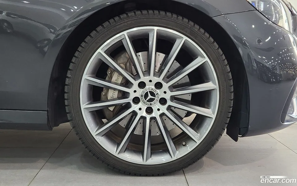 Mercedes-Benz E-Class E350 4MATIC AMG Line 2022 — миниатюра 3