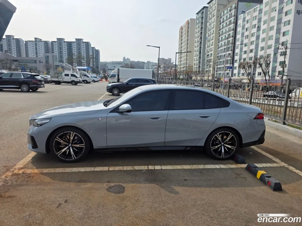 BMW 5 Series 530i xDrive M 2025 — миниатюра 2