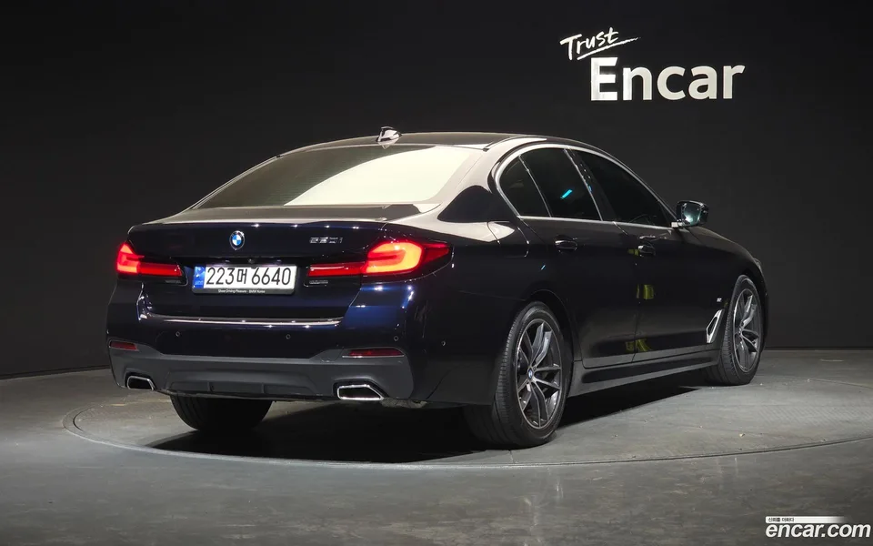 BMW 5 Series 520i M 2022 — миниатюра 2