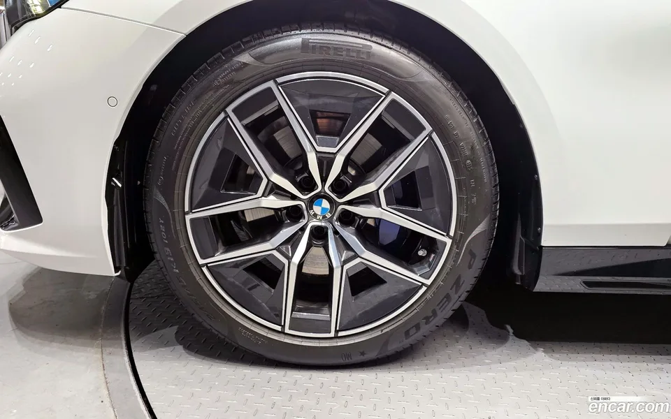 BMW 5 Series 520i M 2025 — миниатюра 5