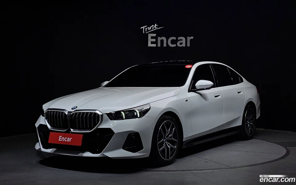 BMW 5 Series 520i M 2025 — фото 1, купить с доставкой в Москву