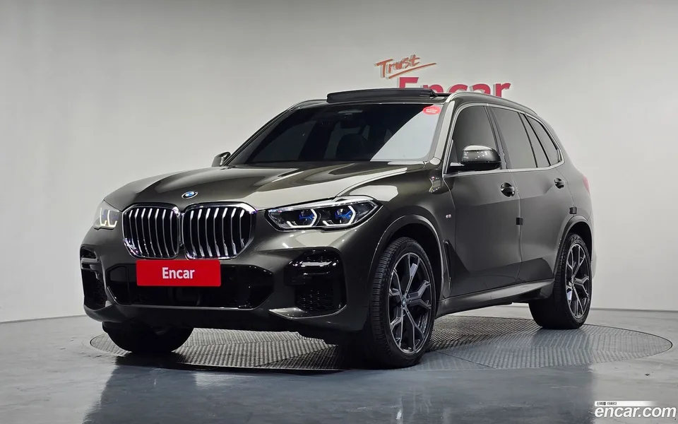 BMW X5 xDrive 40i M 2023 — фото 1, купить с доставкой в Москву