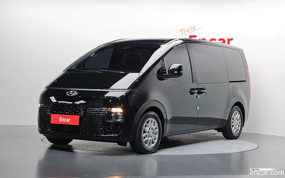 Hyundai Staria 4WD 11 2024 — фото 1, купить с доставкой в Москву