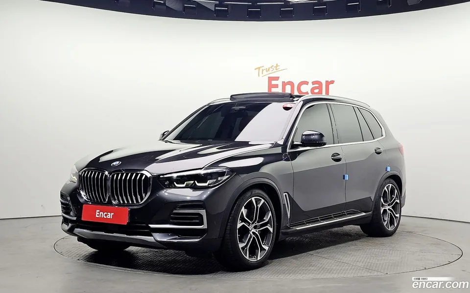 BMW X5 xDrive 30d xLine 2022 — фото 1, купить с доставкой в Москву