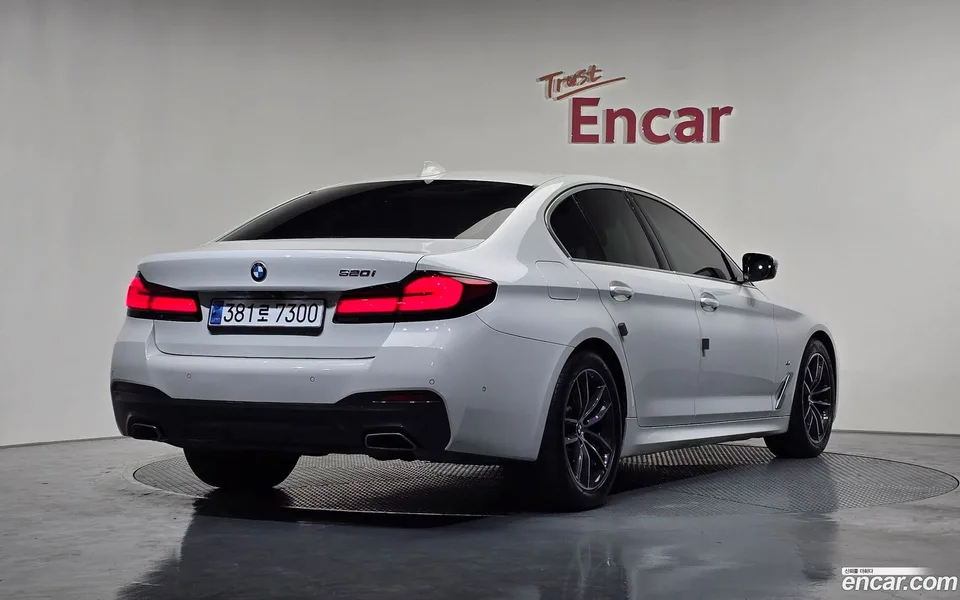 BMW 5 Series 520i M 2022 — миниатюра 2