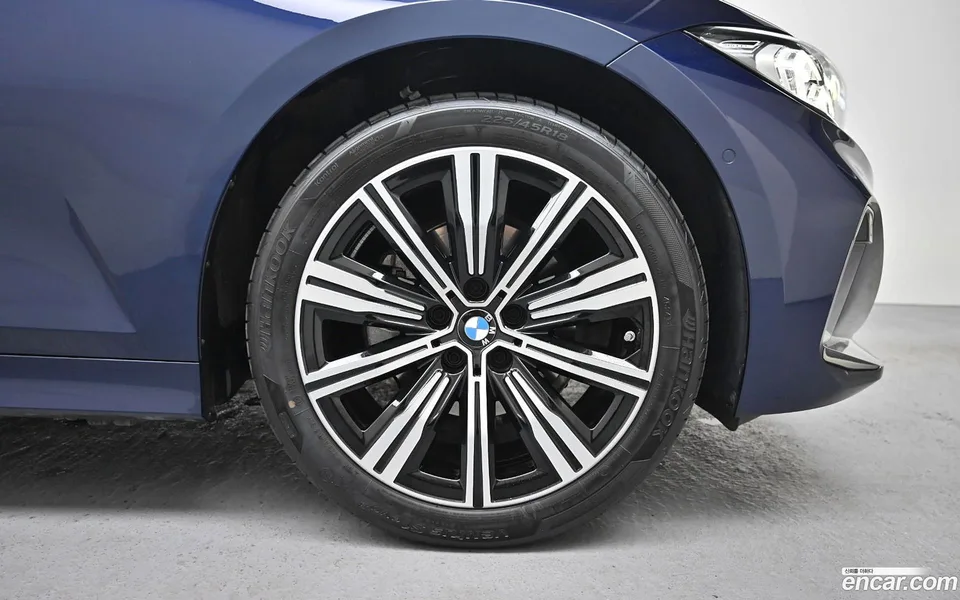 BMW 3 Series 320i 2025 — миниатюра 5
