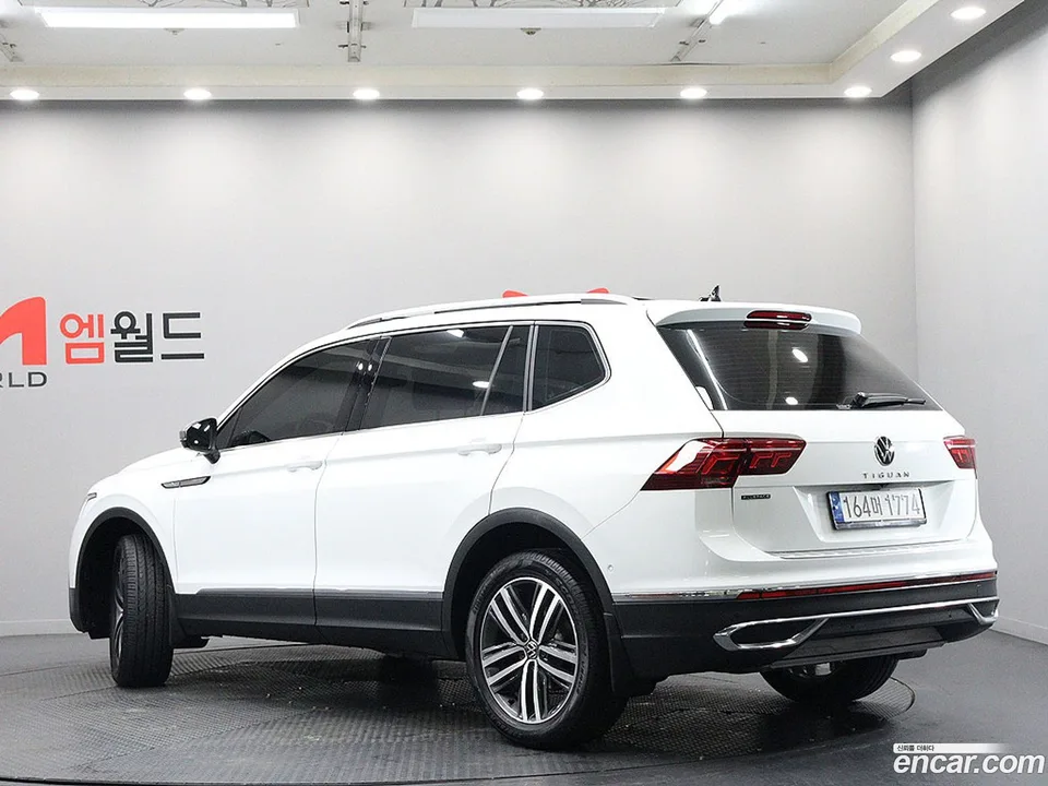 Volkswagen Tiguan Allspace 2.0 TSI 2023 — миниатюра 4