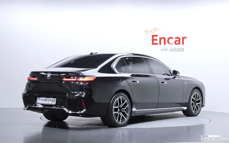 BMW 7 Series 740i xDrive M 2024 — миниатюра 2