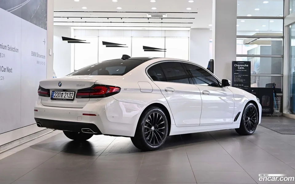 BMW 5 Series 520i 2023 — миниатюра 2