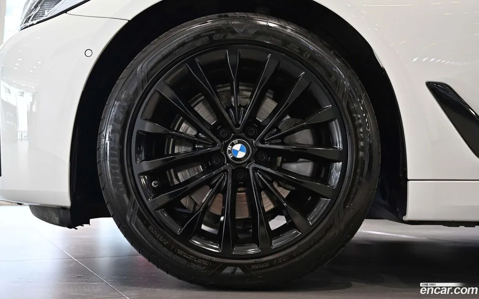BMW 5 Series 520i 2023 — миниатюра 5