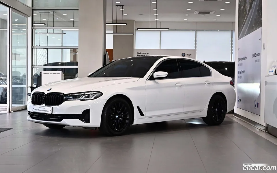 BMW 5 Series 520i 2023 — фото 1, купить с доставкой в Москву