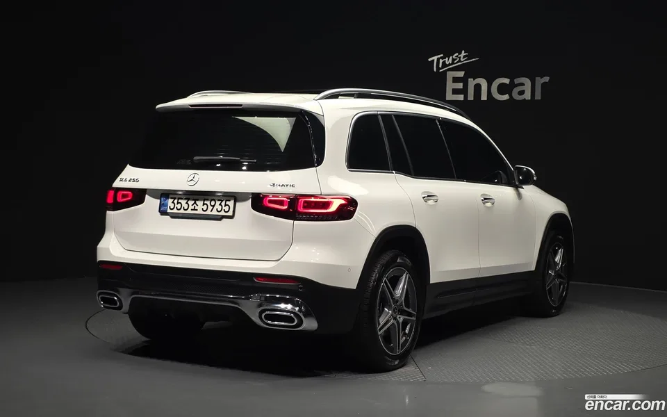 Mercedes-Benz GLB-Class GLB250 4MATIC 2022 — миниатюра 2