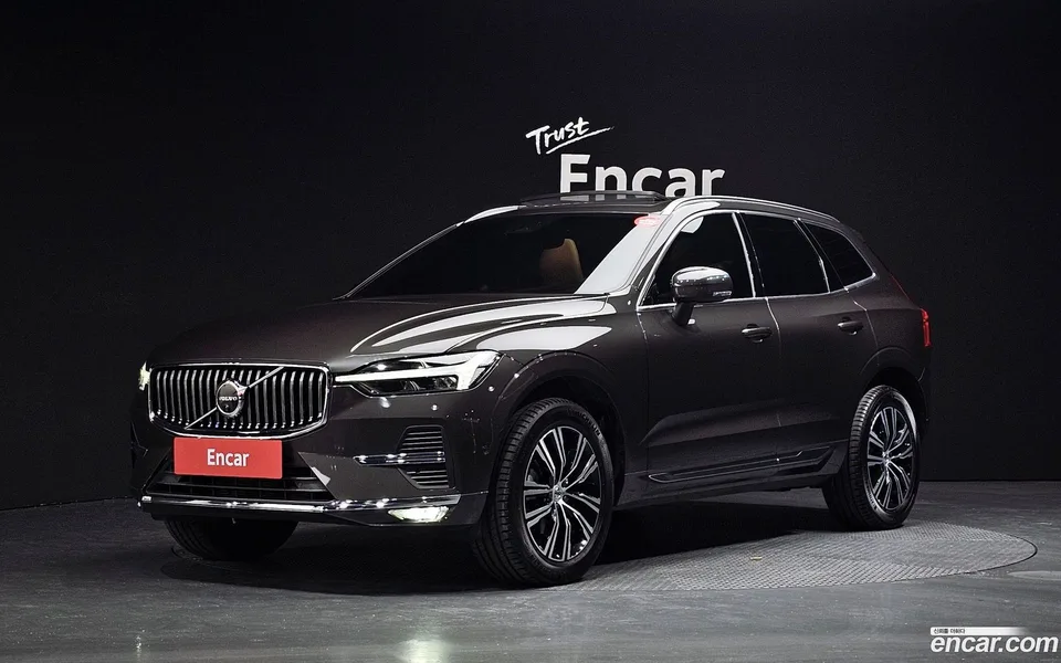Volvo XC60 B5 2022 — фото 1, купить с доставкой в Москву