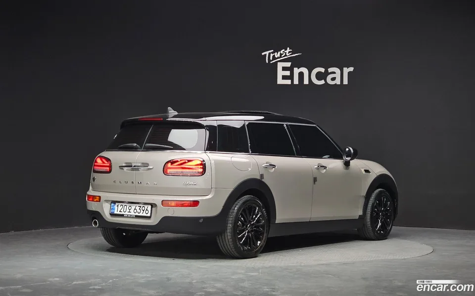 MINI Cooper Clubman 2023 — миниатюра 2