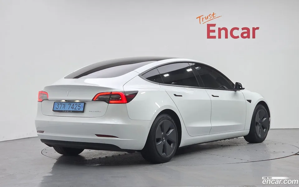 Tesla Model 3 AWD 2022 — миниатюра 2