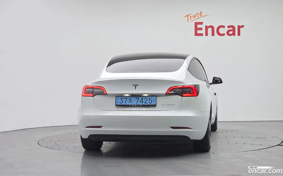 Tesla Model 3 AWD 2022 — миниатюра 4