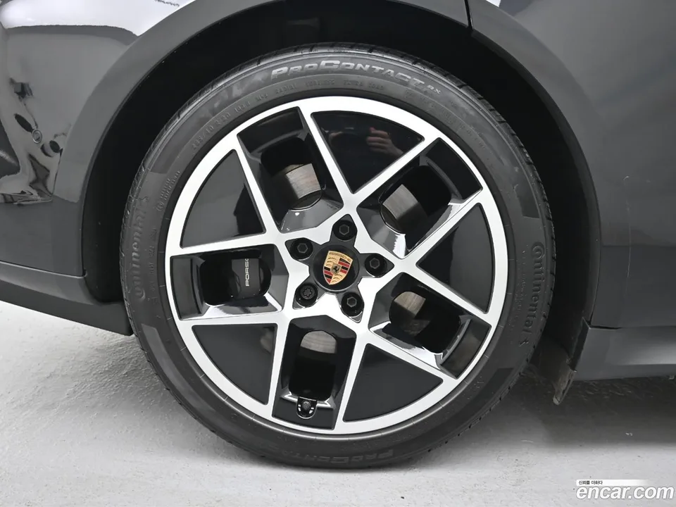 Porsche Taycan 2024 — миниатюра 5