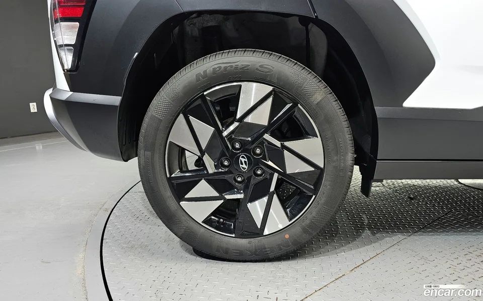 Hyundai Kona 1.6 2WD 2024 — миниатюра 5