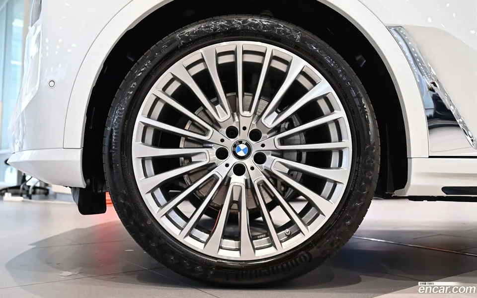 BMW X7 xDrive 40i 6 2025 — миниатюра 5