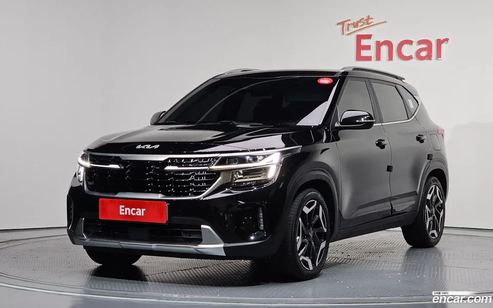 Kia Seltos 1.6 2WD 2023 — фото 1, купить с доставкой в Москву