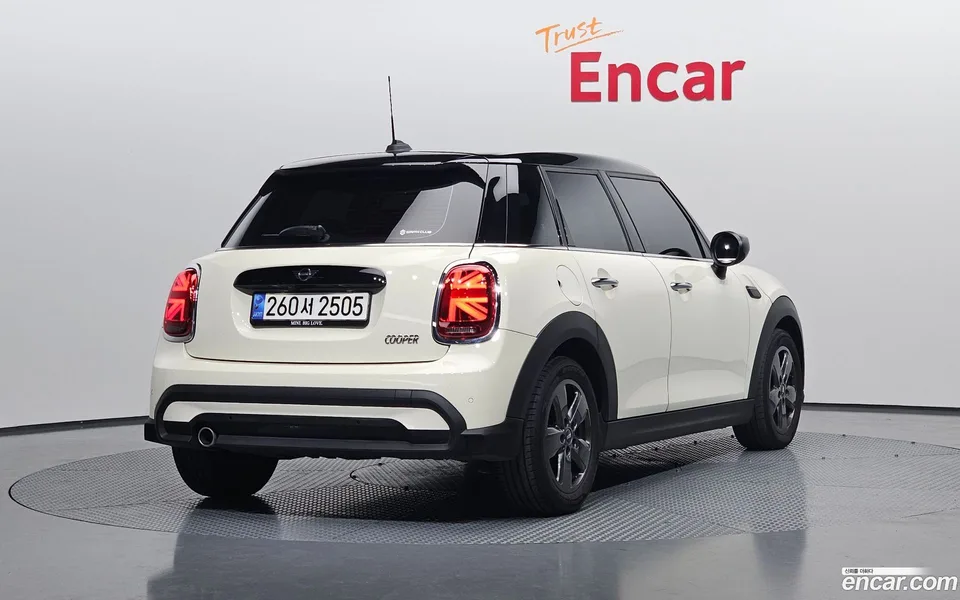 MINI Cooper 5 2022 — миниатюра 2