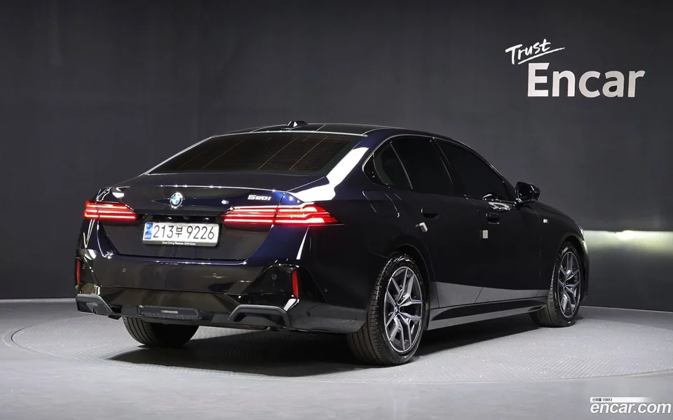 BMW 5 Series 520i M 2024 — миниатюра 2