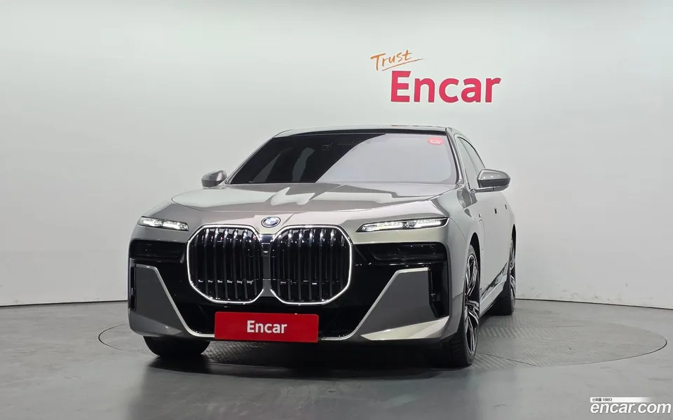 BMW 7 Series 750e xDrive M 2023 — миниатюра 3