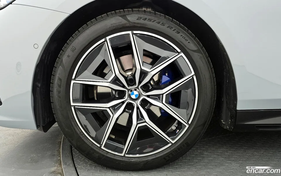 BMW 5 Series 520i M 2024 — миниатюра 5