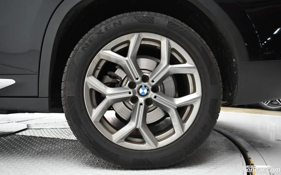 BMW X4 xDrive20i xLine 2022 — миниатюра 5