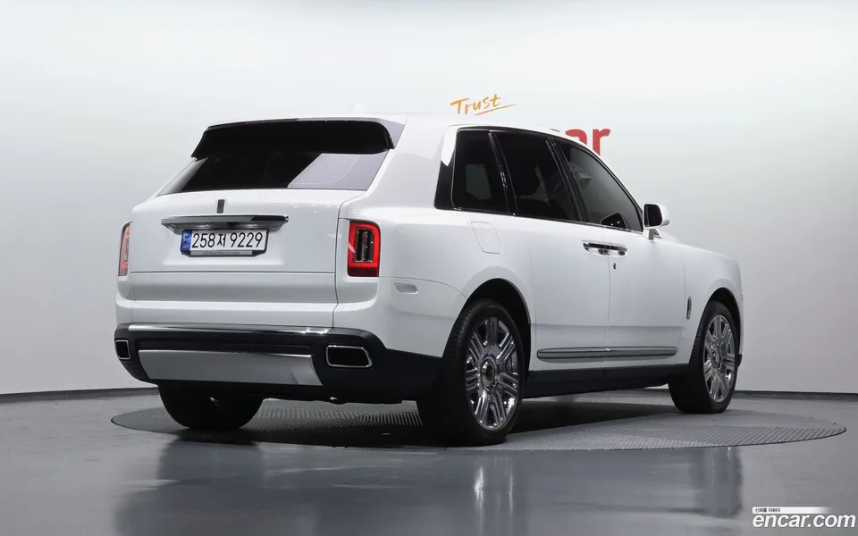 Rolls-Royce Cullinan 6.7 V12 2023 — миниатюра 2