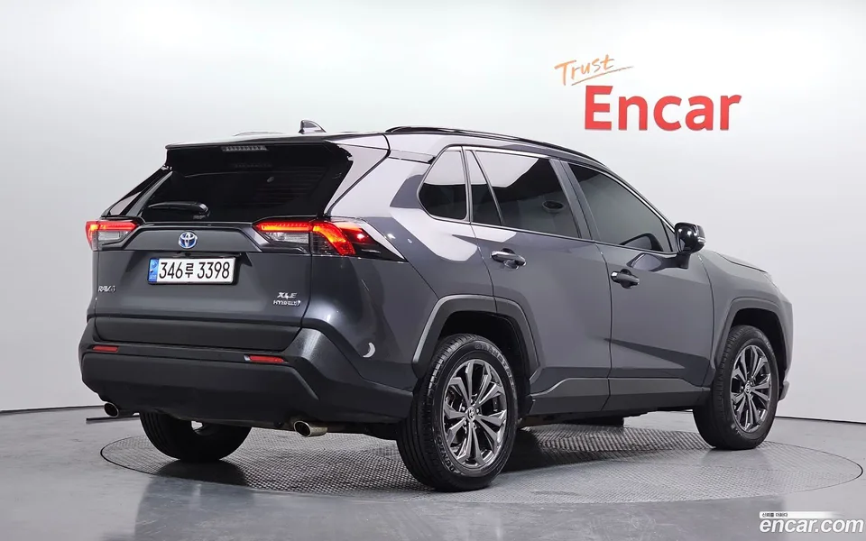 Toyota RAV4 2.5 2WD XLE 2023 — миниатюра 2