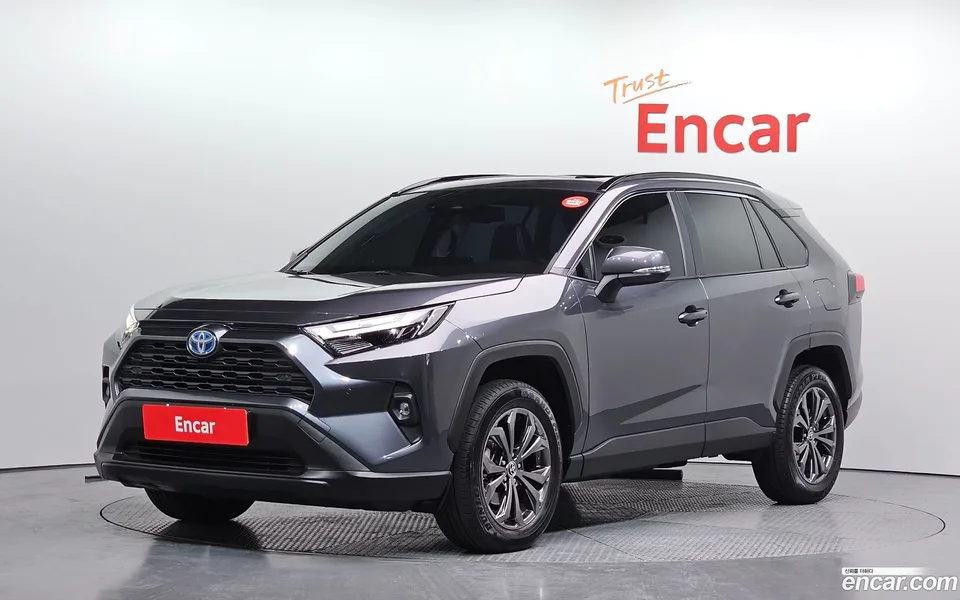 Toyota RAV4 2.5 2WD XLE 2023 — фото 1, купить с доставкой в Москву