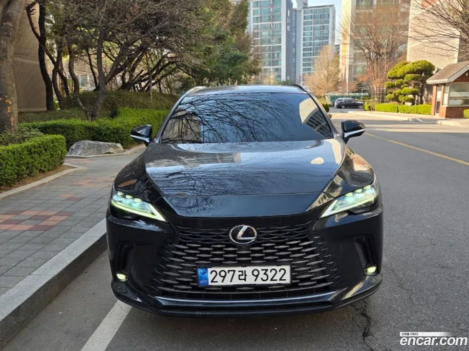 Lexus RX 350h 2023 — фото 1, купить с доставкой в Москву