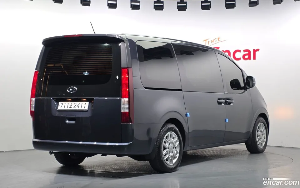Hyundai Staria 11 2022 — миниатюра 2