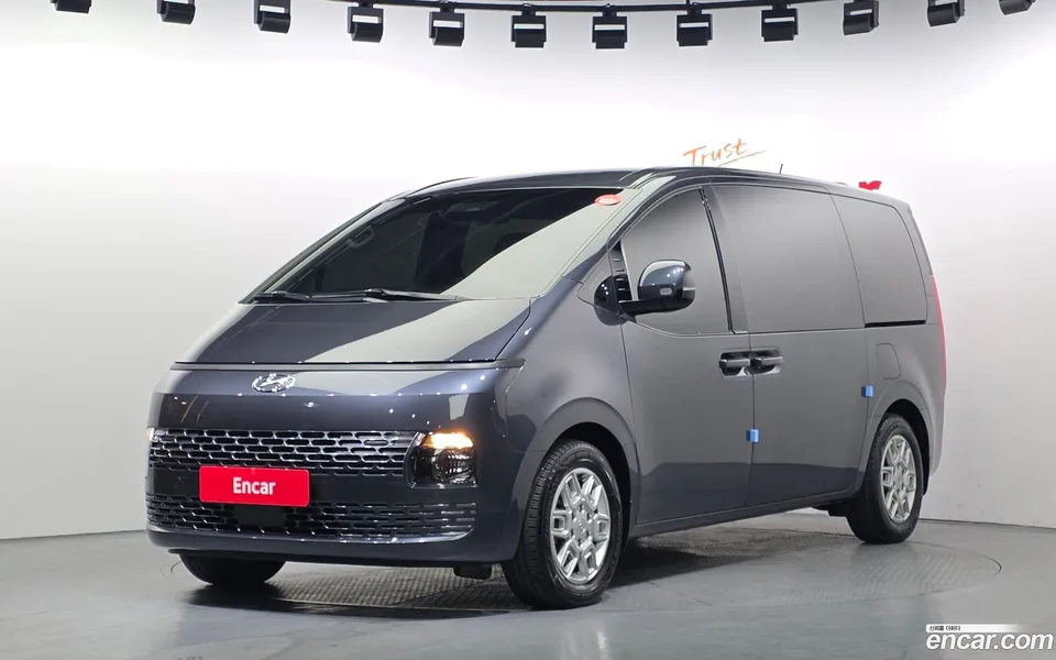 Hyundai Staria 11 2022 — фото 1, купить с доставкой в Москву