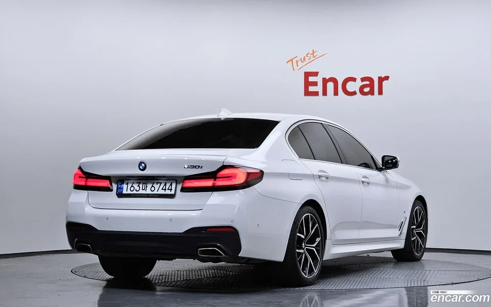 BMW 5 Series 530i M 2023 — миниатюра 2