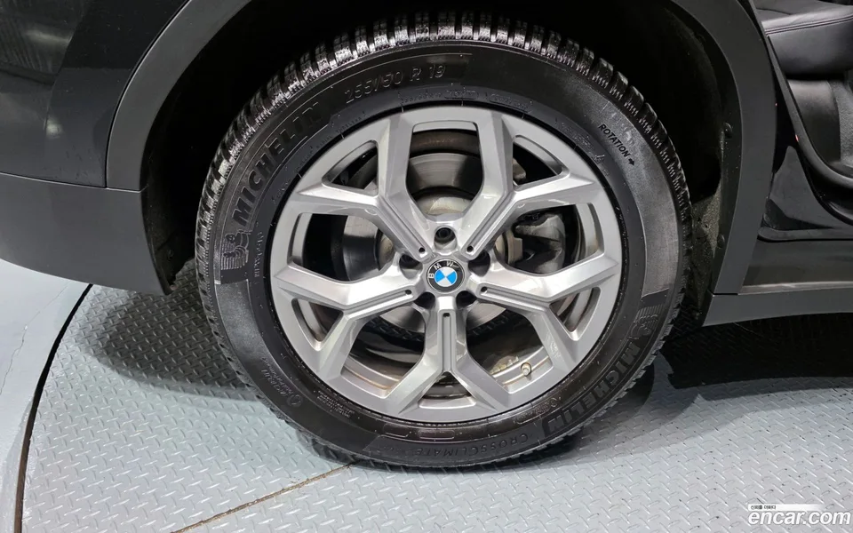 BMW X4 xDrive20i xLine 2023 — миниатюра 5